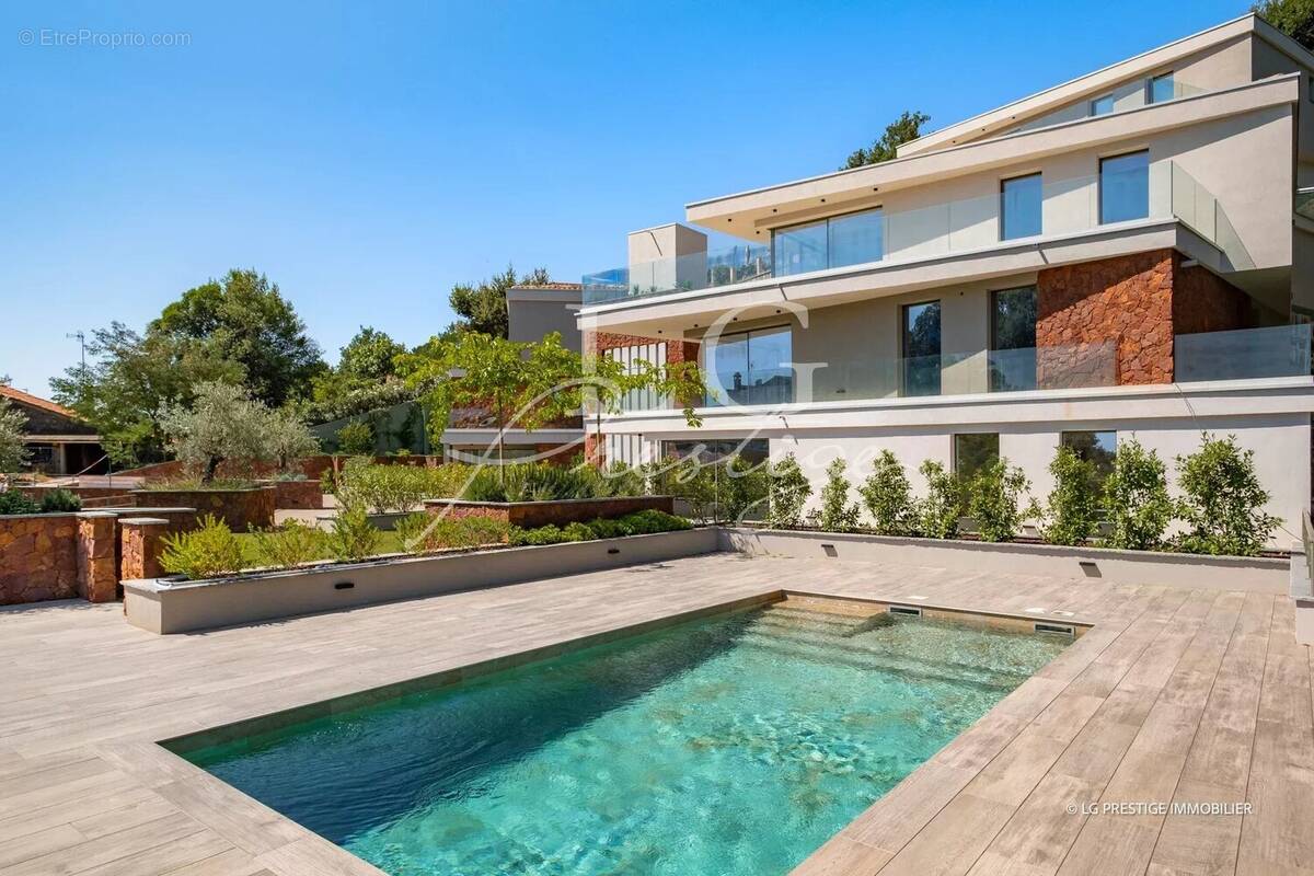 Appartement à MANDELIEU-LA-NAPOULE