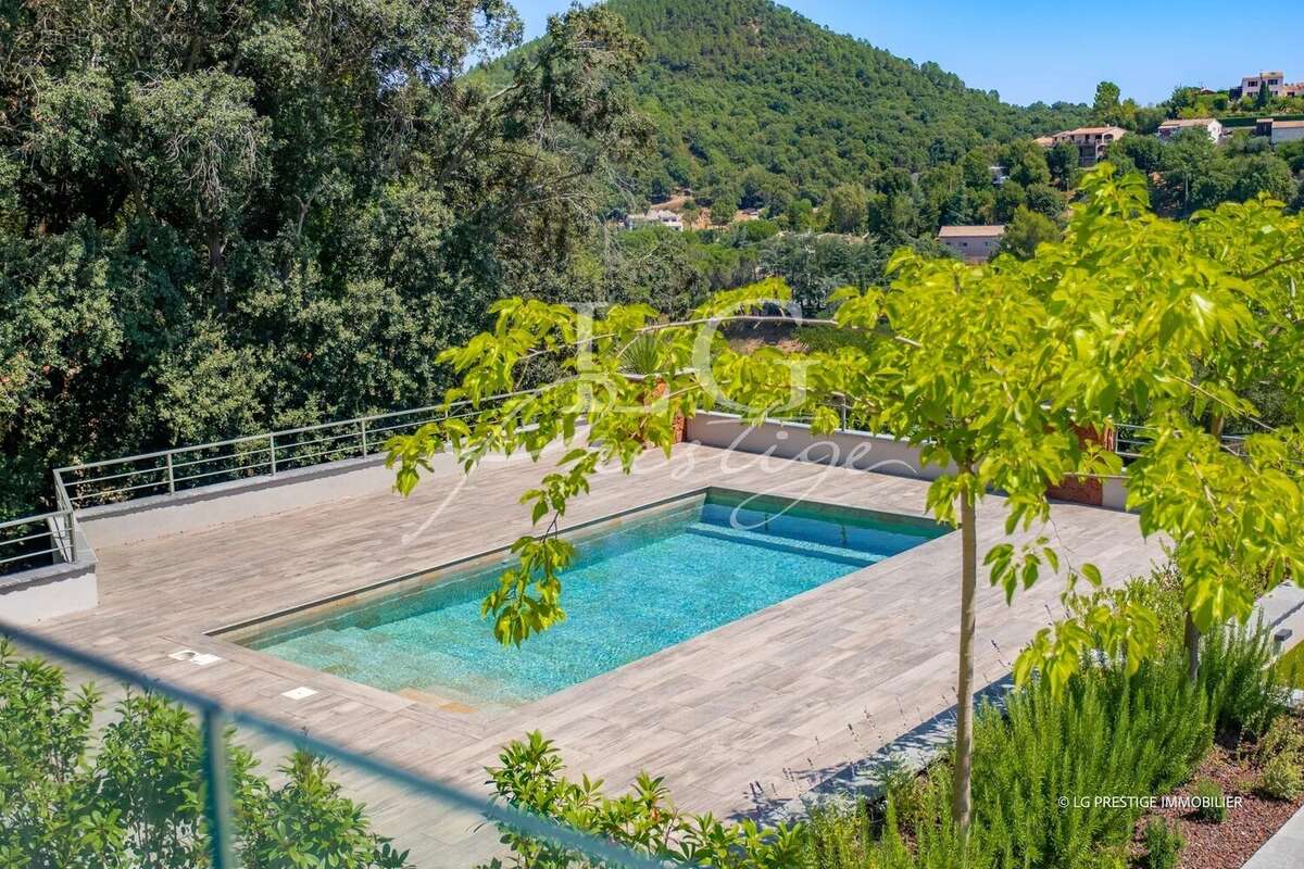 Appartement à MANDELIEU-LA-NAPOULE