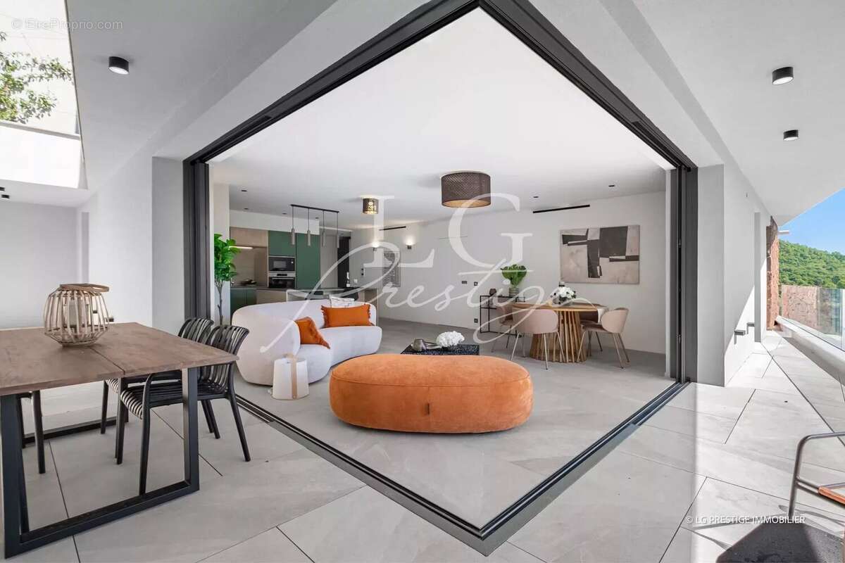 Appartement à MANDELIEU-LA-NAPOULE