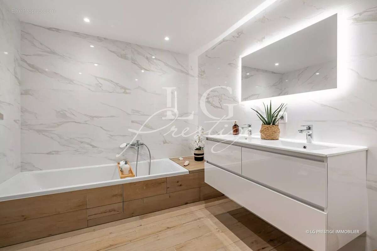 Appartement à MANDELIEU-LA-NAPOULE