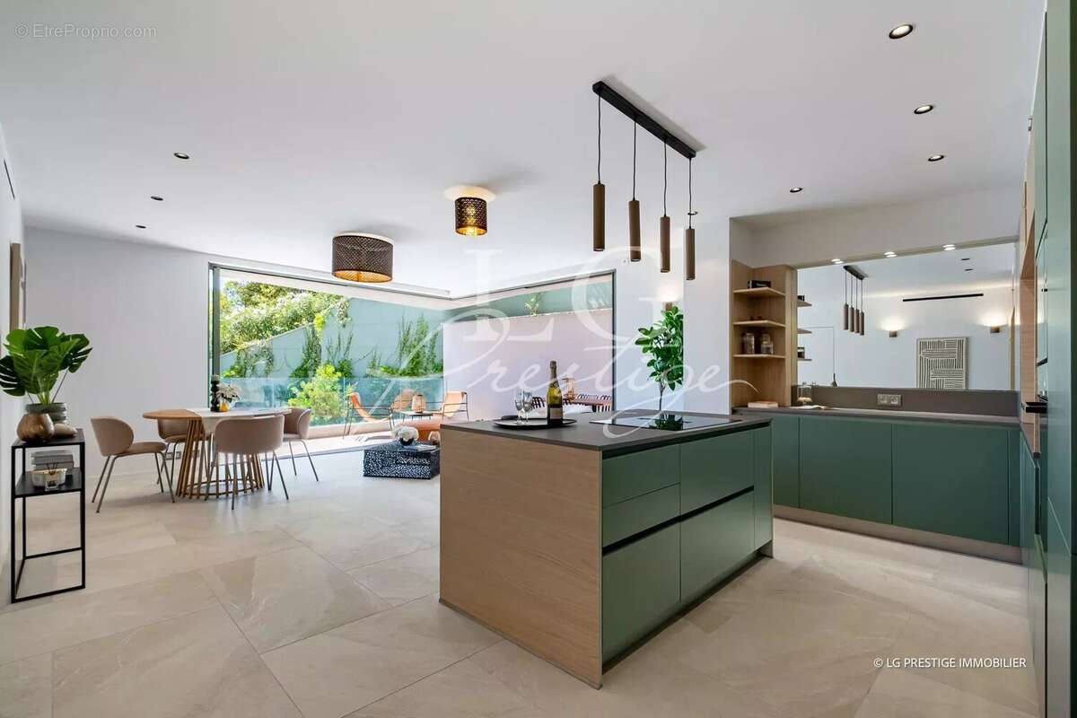 Appartement à MANDELIEU-LA-NAPOULE