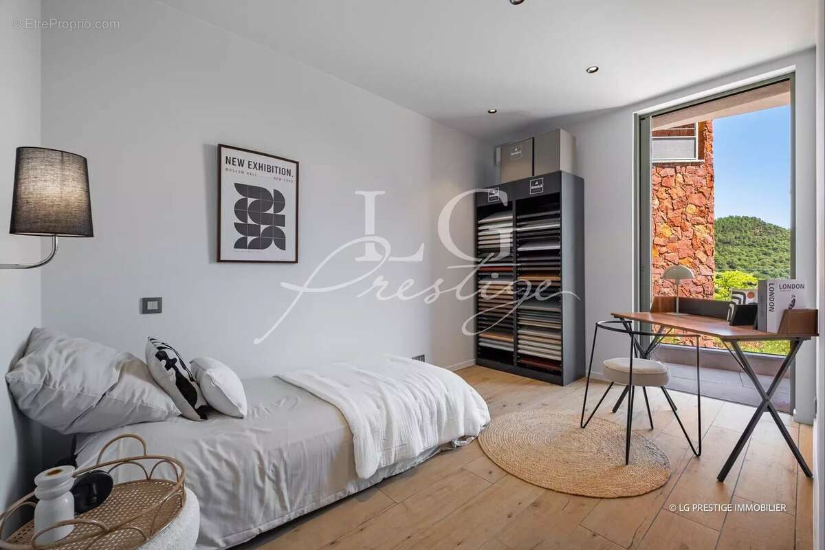 Appartement à MANDELIEU-LA-NAPOULE