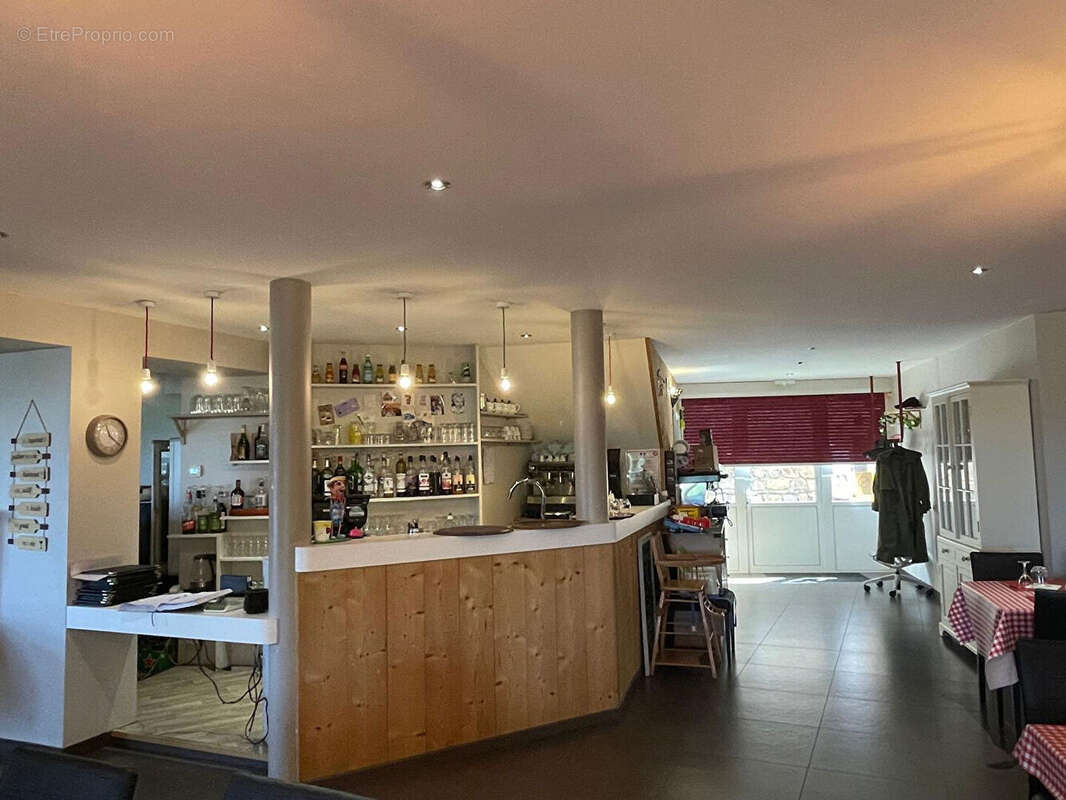 Commerce à SAINT-SYMPHORIEN-SUR-COISE