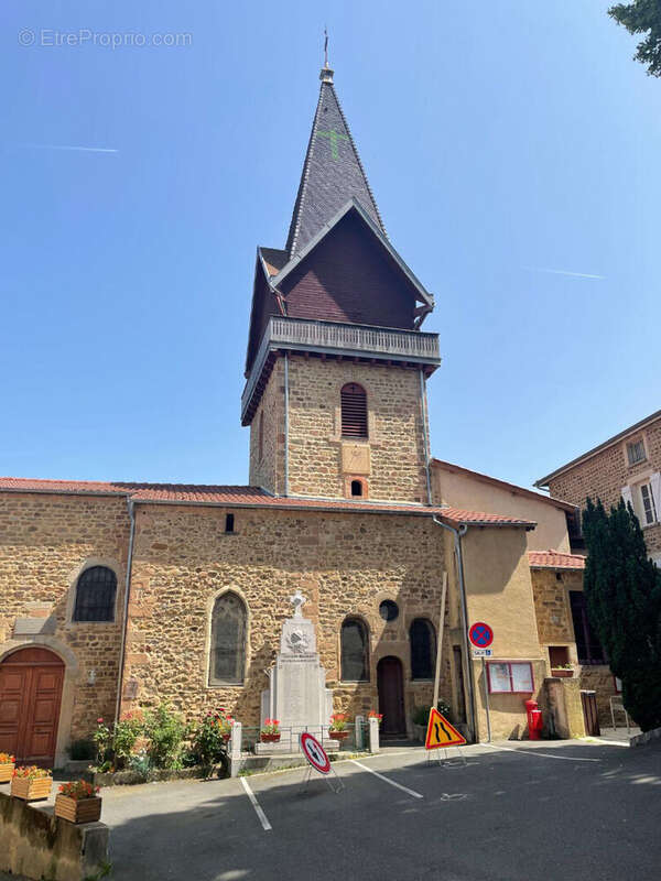 Commerce à SAINT-SYMPHORIEN-SUR-COISE