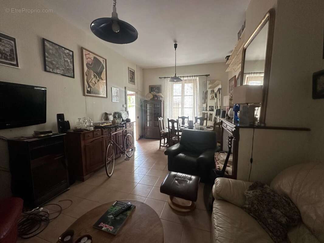 Maison à PUYLAROQUE