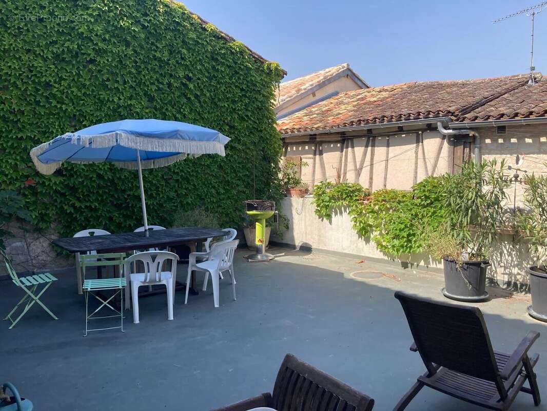 Maison à PUYLAROQUE