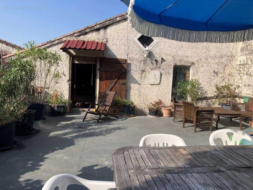 Maison à PUYLAROQUE