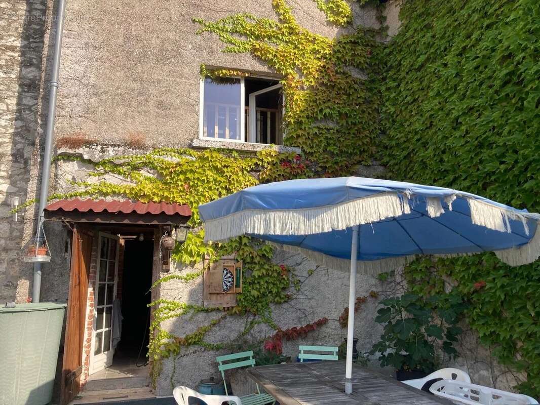 Maison à PUYLAROQUE