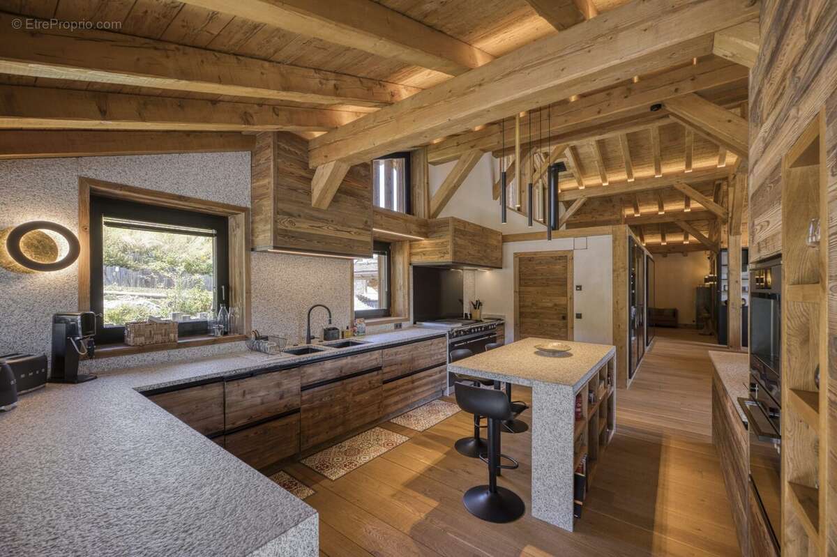 Maison à DEMI-QUARTIER