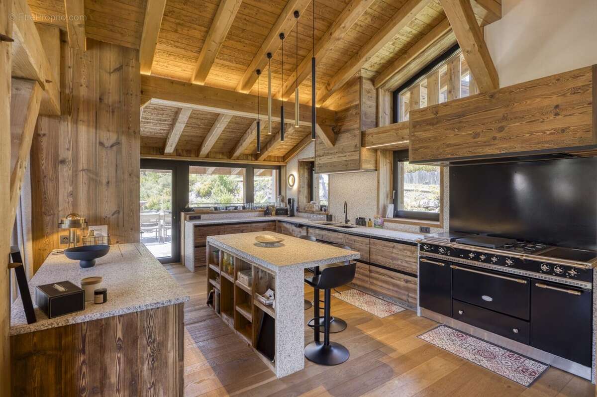 Maison à DEMI-QUARTIER