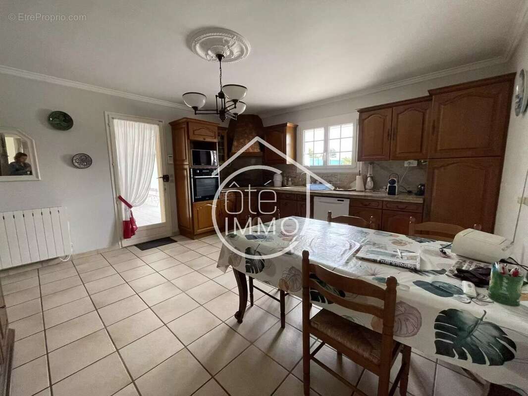 Maison à SAINT-MAGNE-DE-CASTILLON