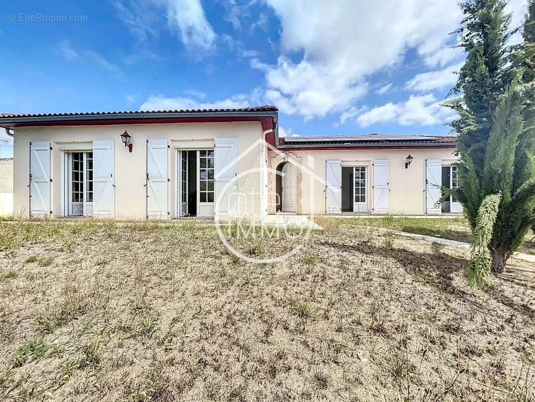 Maison à SAINT-MAGNE-DE-CASTILLON