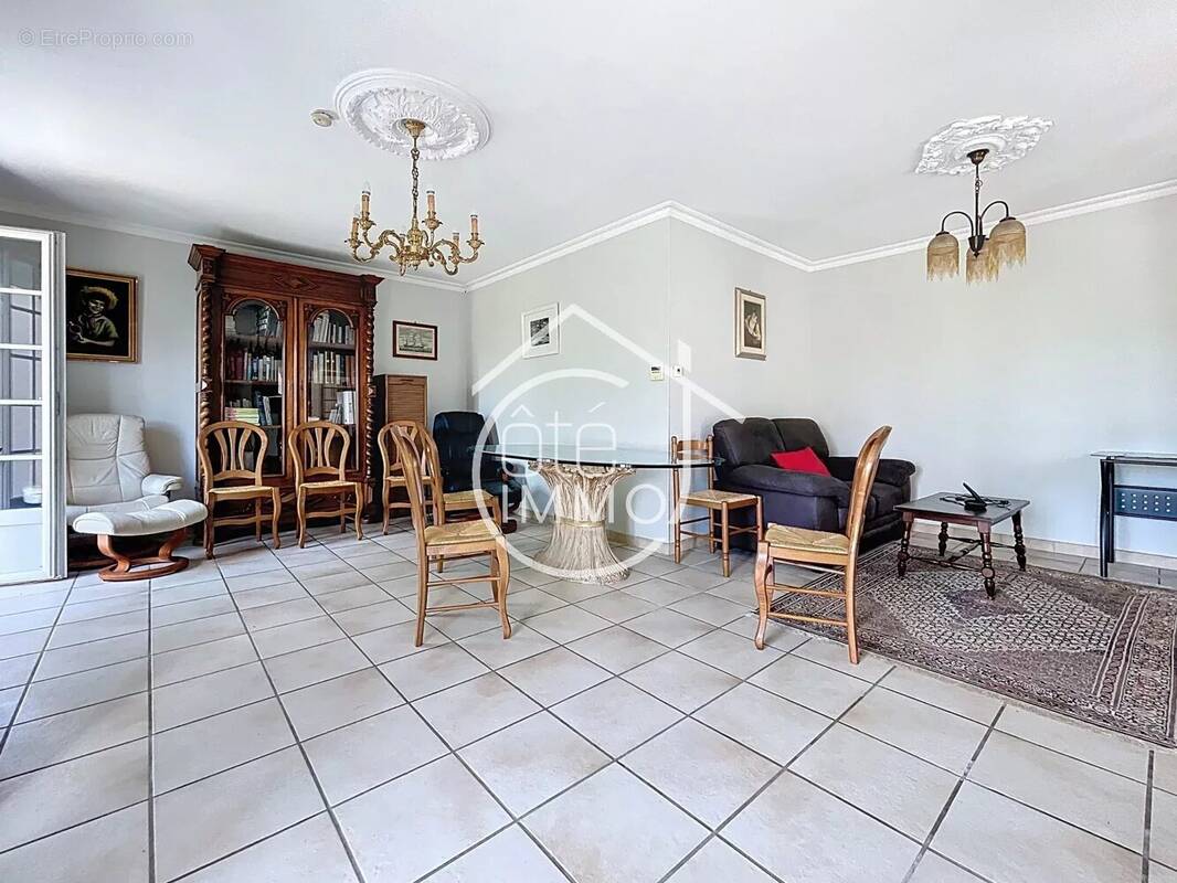 Maison à SAINT-MAGNE-DE-CASTILLON