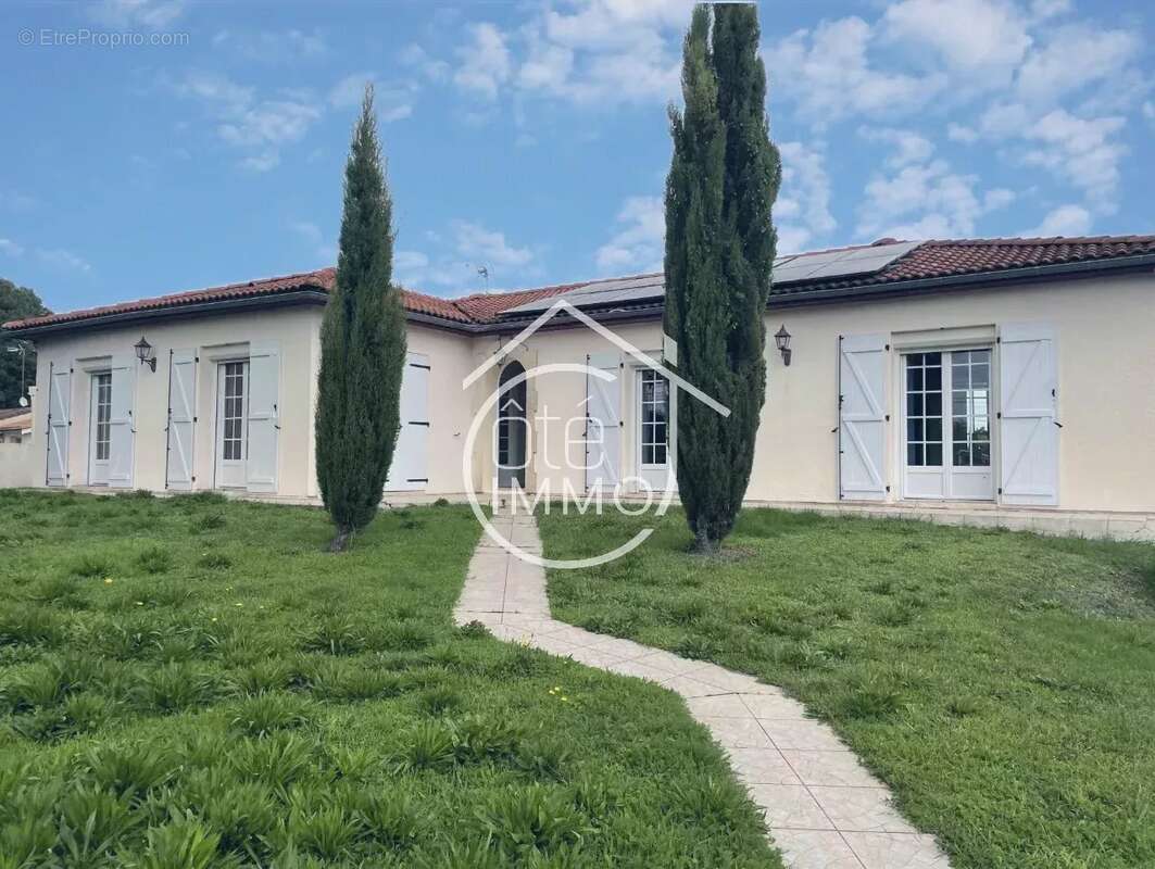 Maison à SAINT-MAGNE-DE-CASTILLON