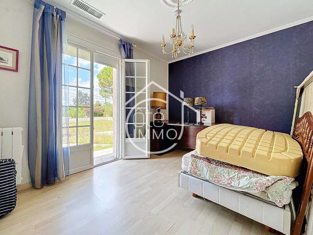 Maison à SAINT-MAGNE-DE-CASTILLON