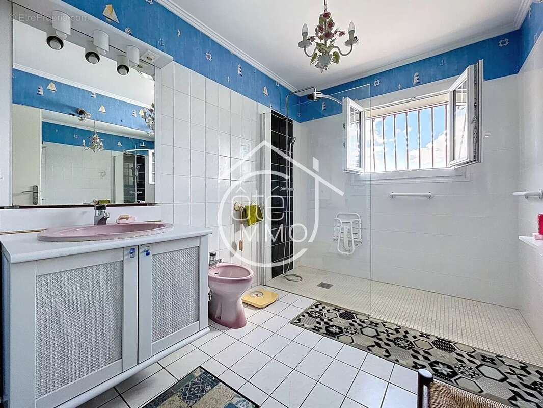 Maison à SAINT-MAGNE-DE-CASTILLON