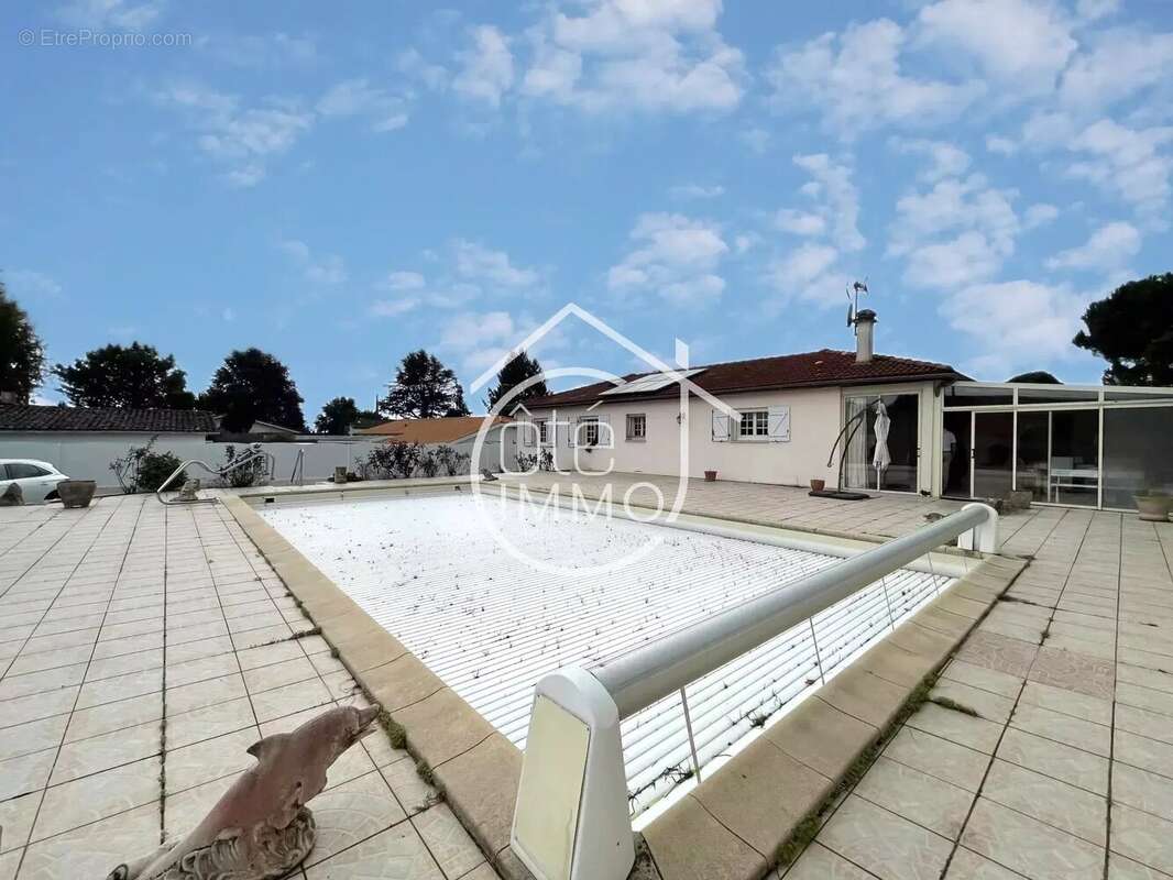 Maison à SAINT-MAGNE-DE-CASTILLON