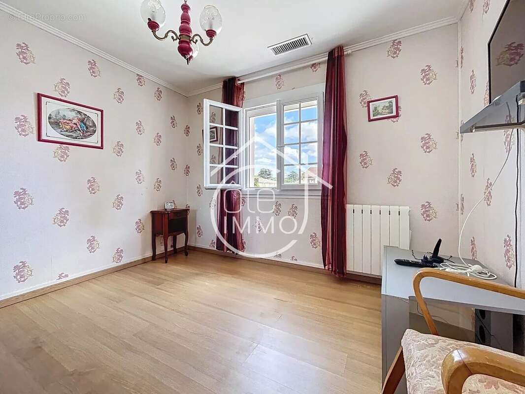 Maison à SAINT-MAGNE-DE-CASTILLON