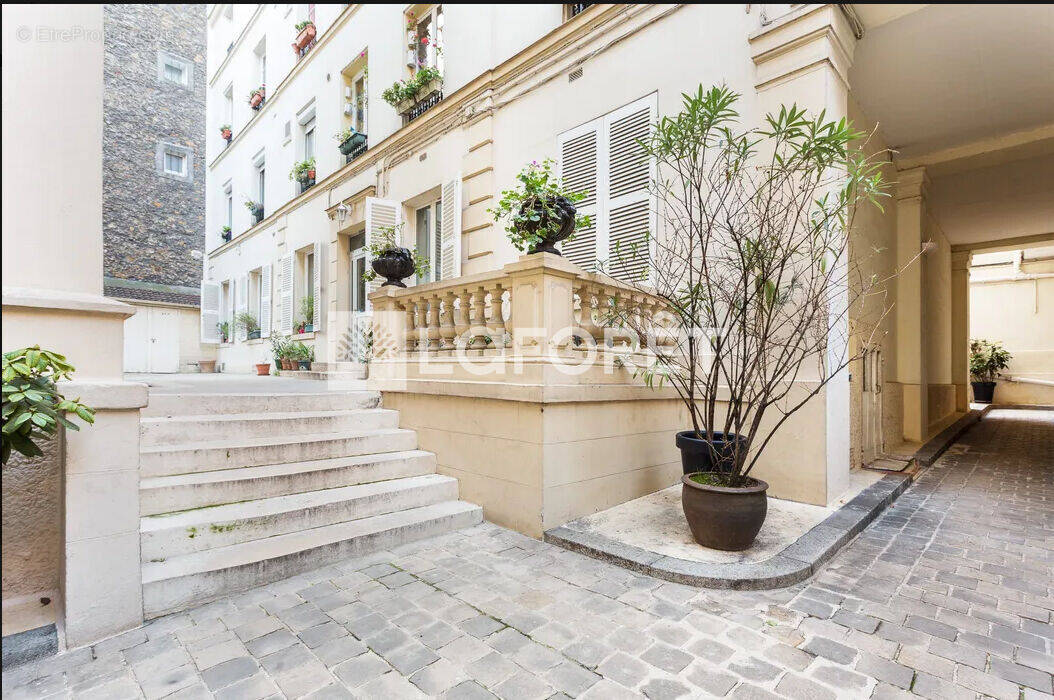 Appartement à PARIS-16E