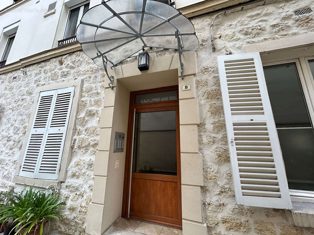 Appartement à PARIS-16E