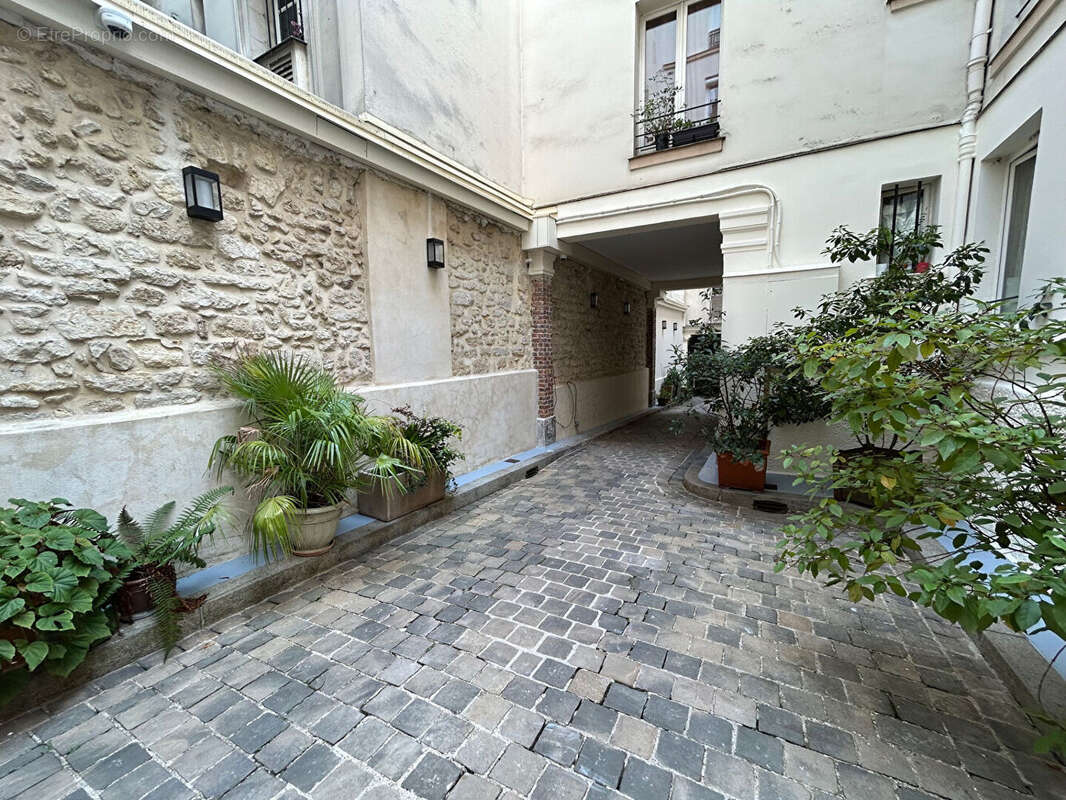 Appartement à PARIS-16E