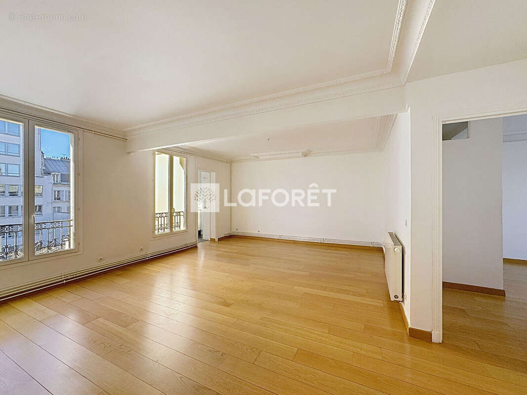 Appartement à PARIS-16E