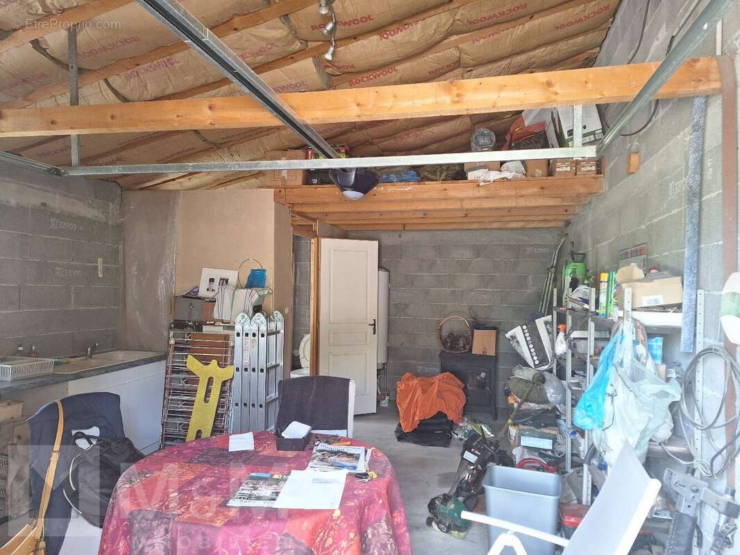 Commerce à MONTAZELS