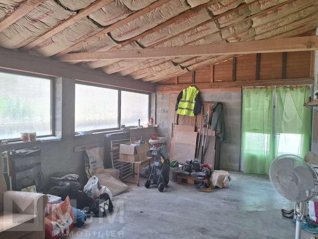 Commerce à MONTAZELS