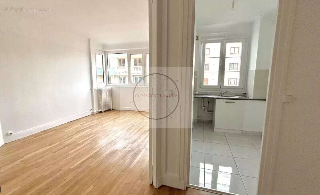 Appartement à PARIS-20E