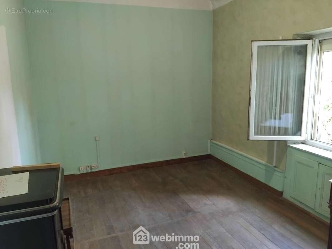 une chambre de 13 m2 - Maison à VILLOTTE-DEVANT-LOUPPY