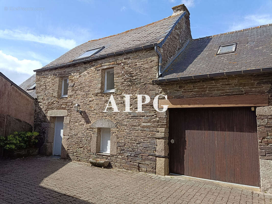 Maison à PLUSSULIEN