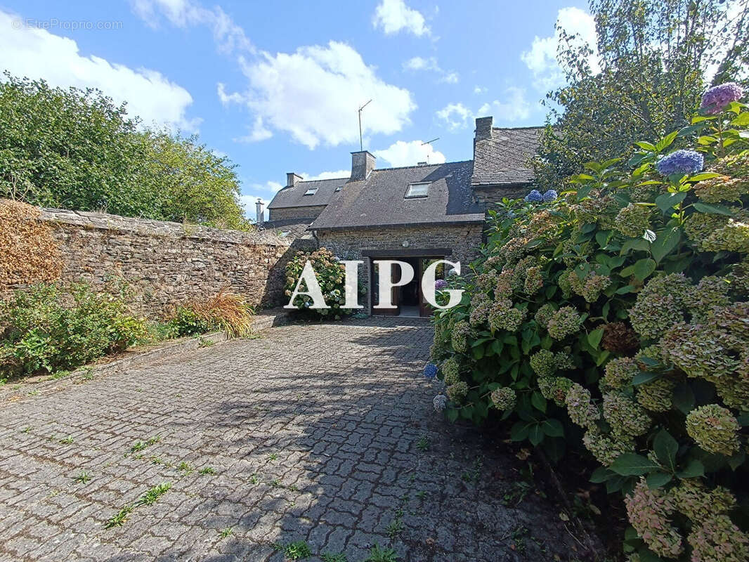 Maison à PLUSSULIEN