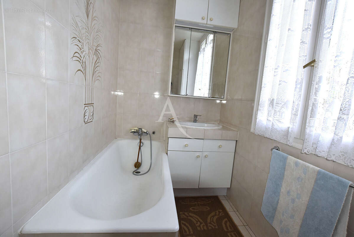 Maison à COMBS-LA-VILLE