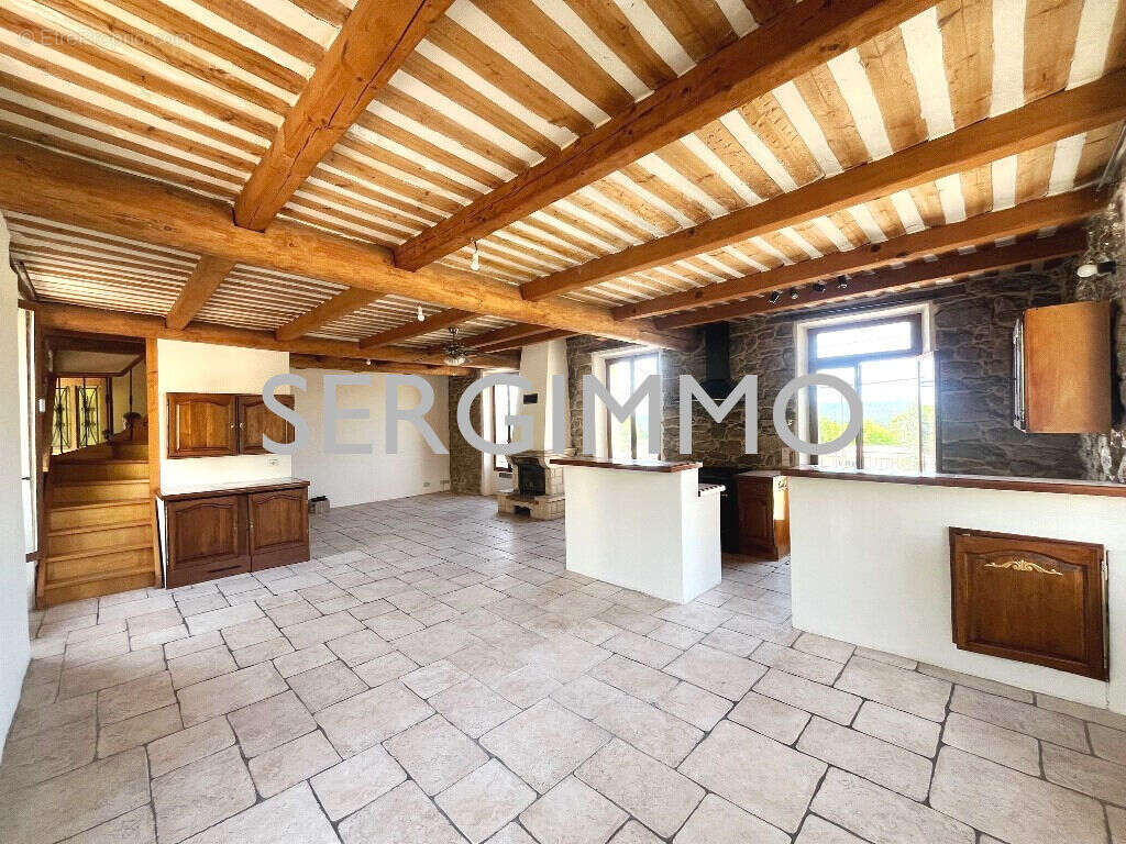 Appartement à FAYENCE