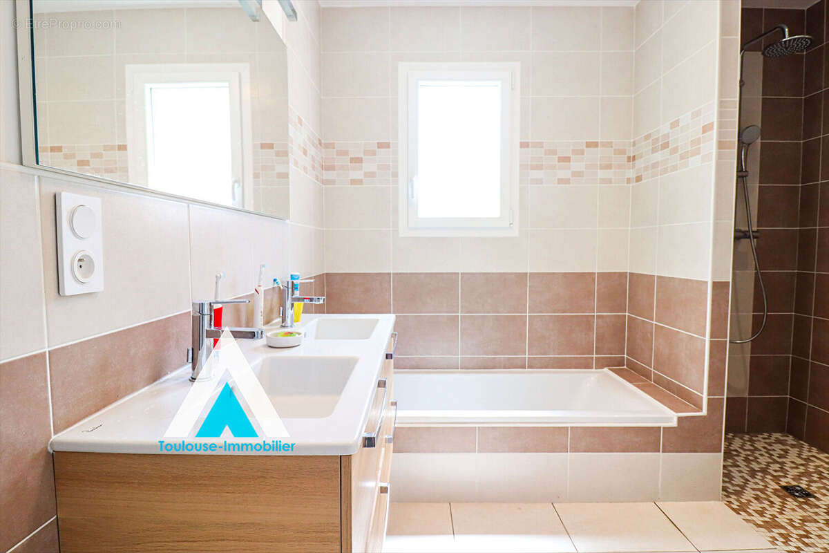 Maison à CASTELGINEST