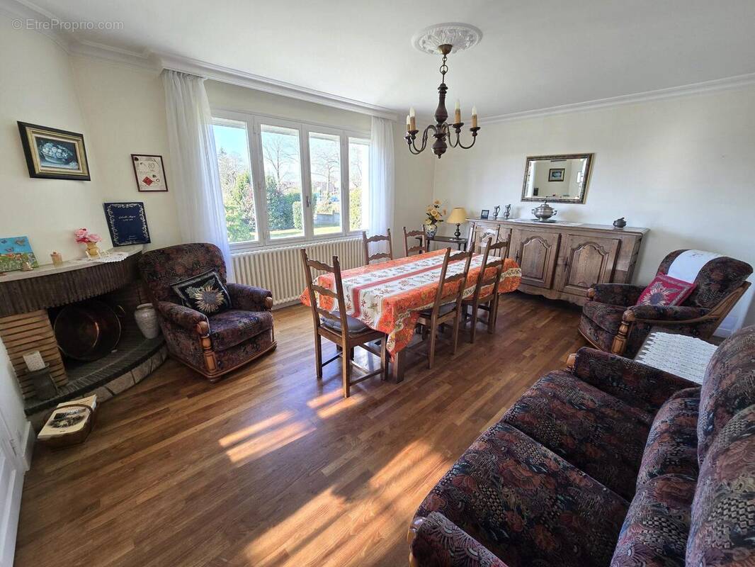 Maison à PLOUGUENAST