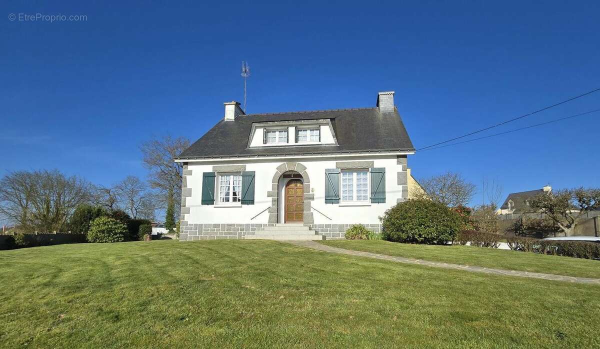 Maison à PLOUGUENAST