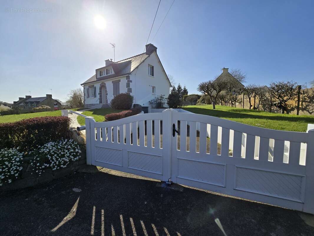 Maison à PLOUGUENAST