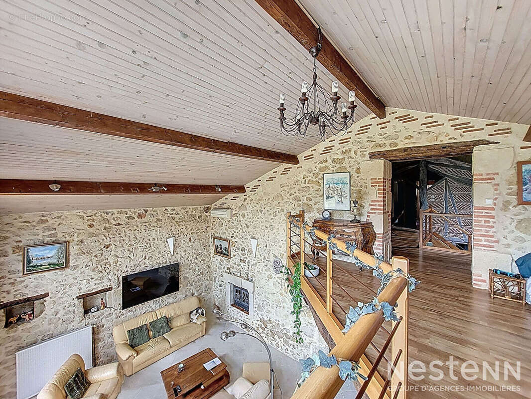 Maison à SAINTE-MAURE-DE-PEYRIAC