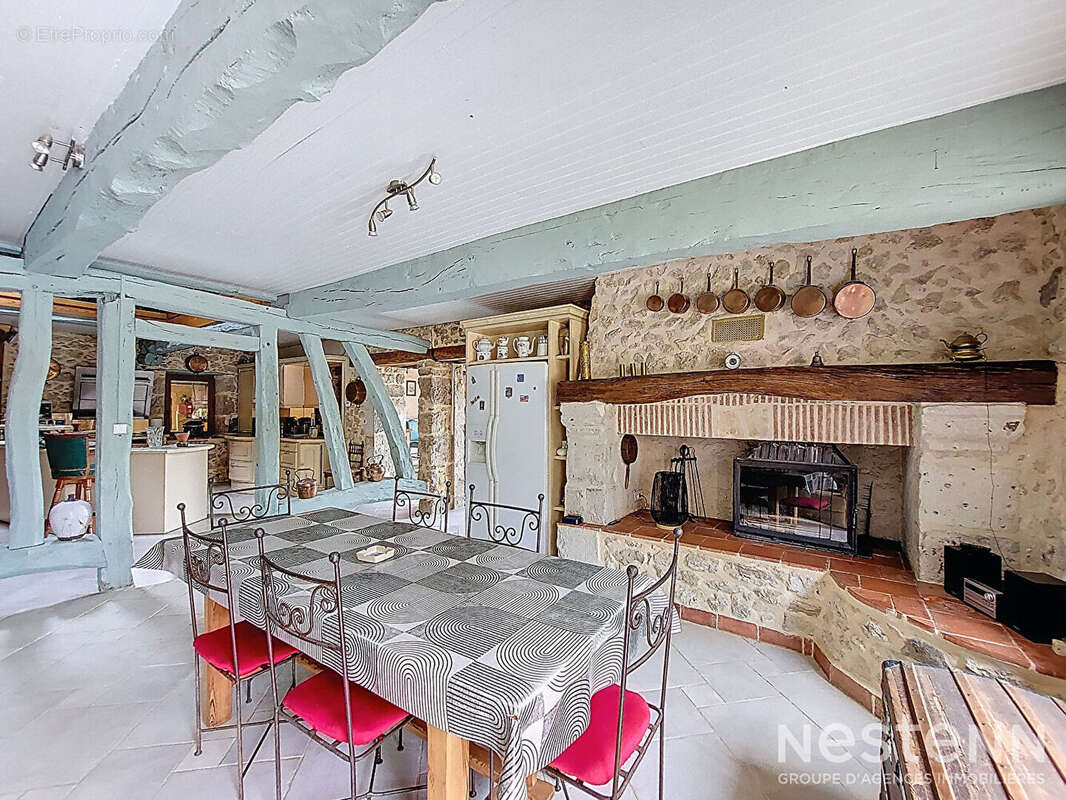 Maison à SAINTE-MAURE-DE-PEYRIAC