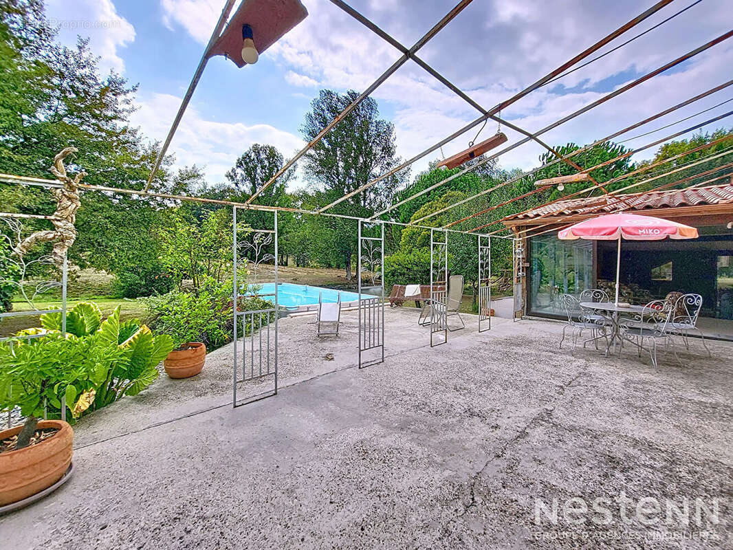 Maison à SAINTE-MAURE-DE-PEYRIAC