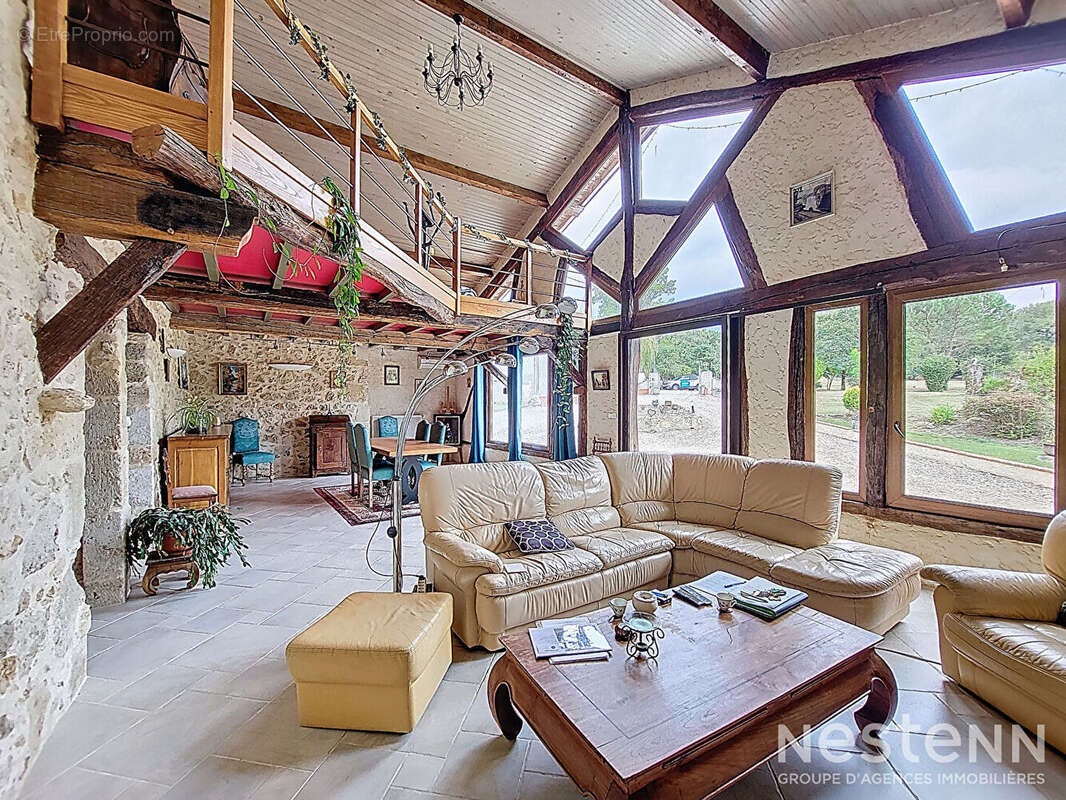 Maison à SAINTE-MAURE-DE-PEYRIAC