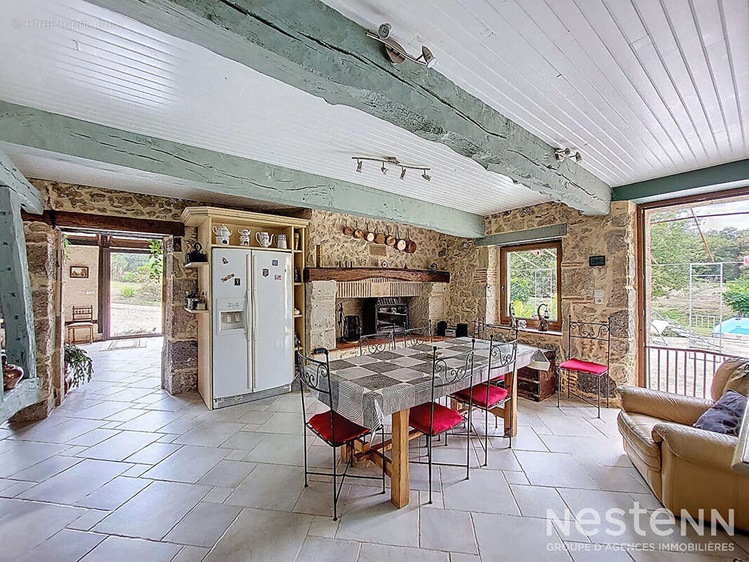 Maison à SAINTE-MAURE-DE-PEYRIAC