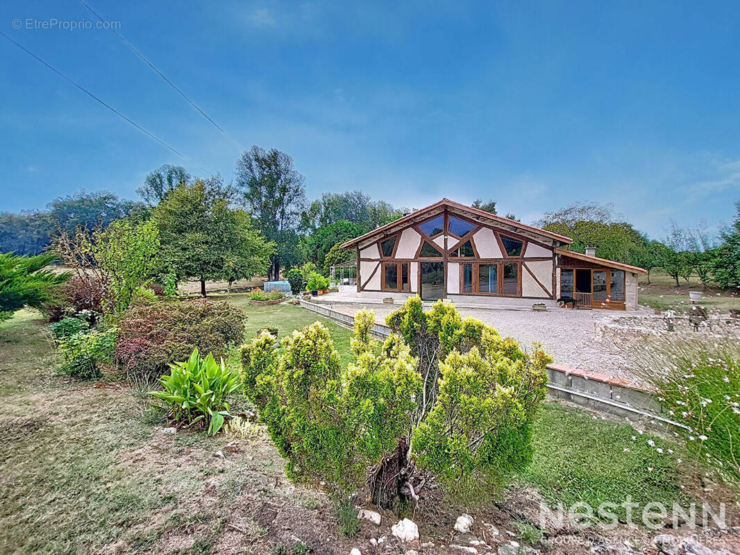 Maison à SAINTE-MAURE-DE-PEYRIAC