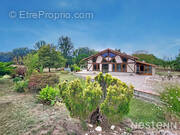 Maison à SAINTE-MAURE-DE-PEYRIAC