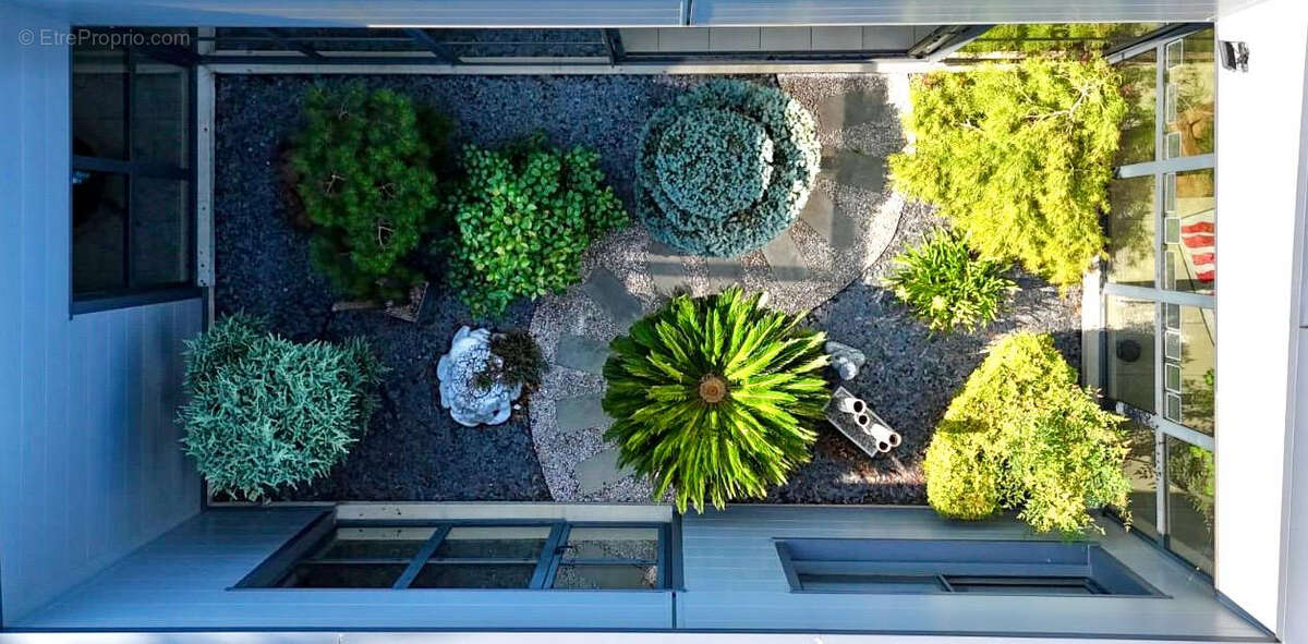 Commerce à CHATEAUNEUF-DU-RHONE