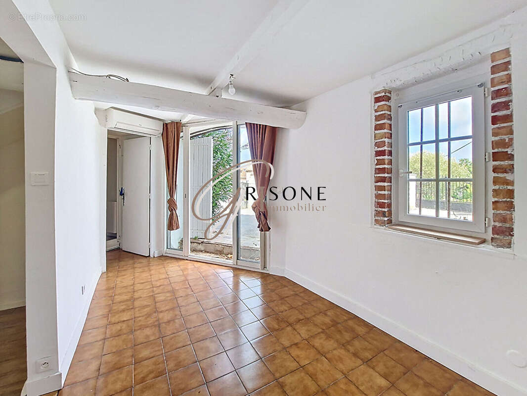 Appartement à SIX-FOURS-LES-PLAGES