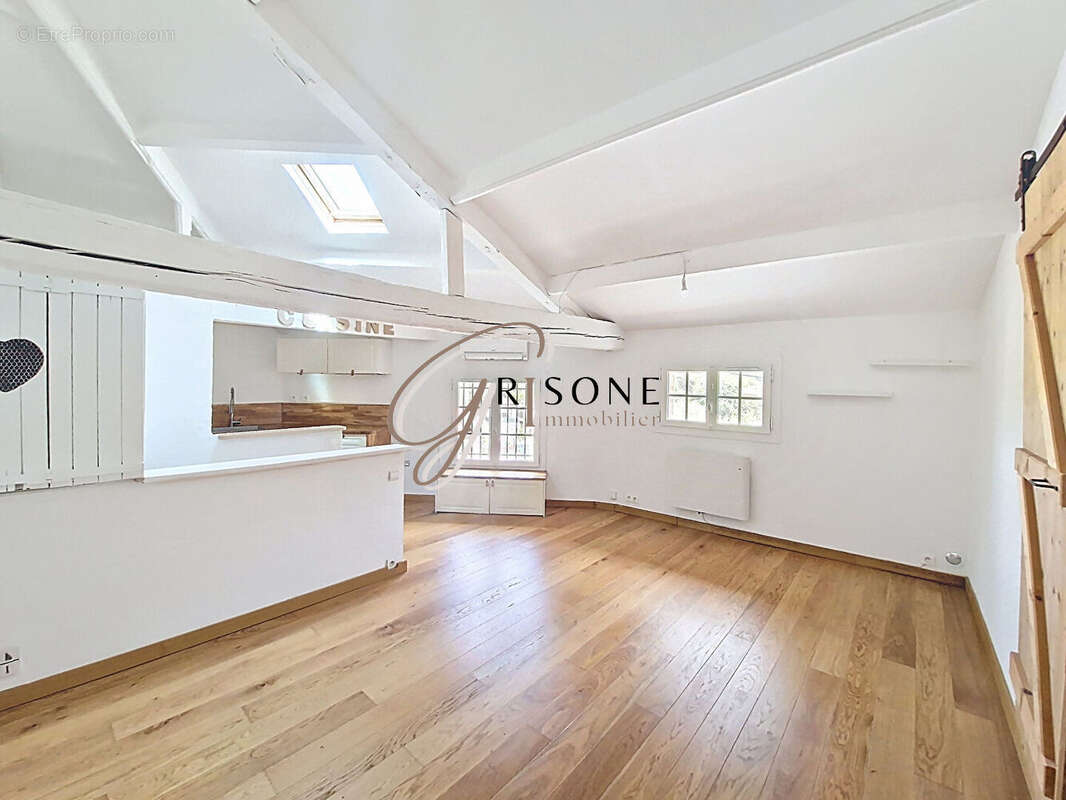 Appartement à SIX-FOURS-LES-PLAGES