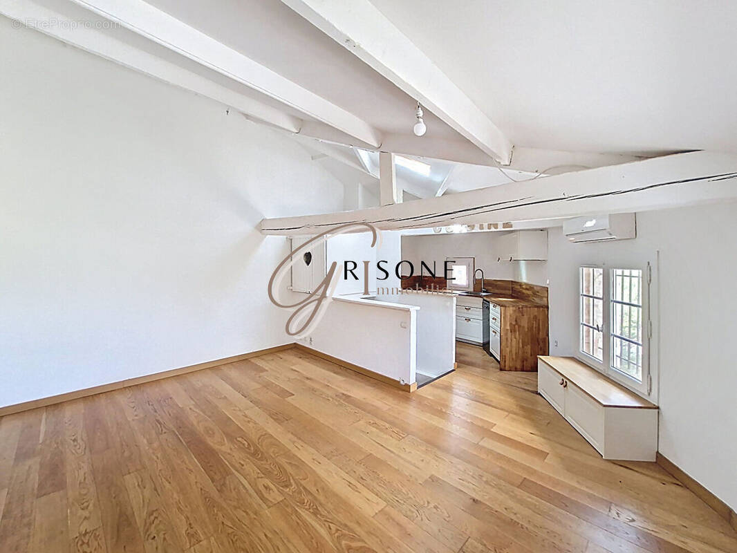 Appartement à SIX-FOURS-LES-PLAGES