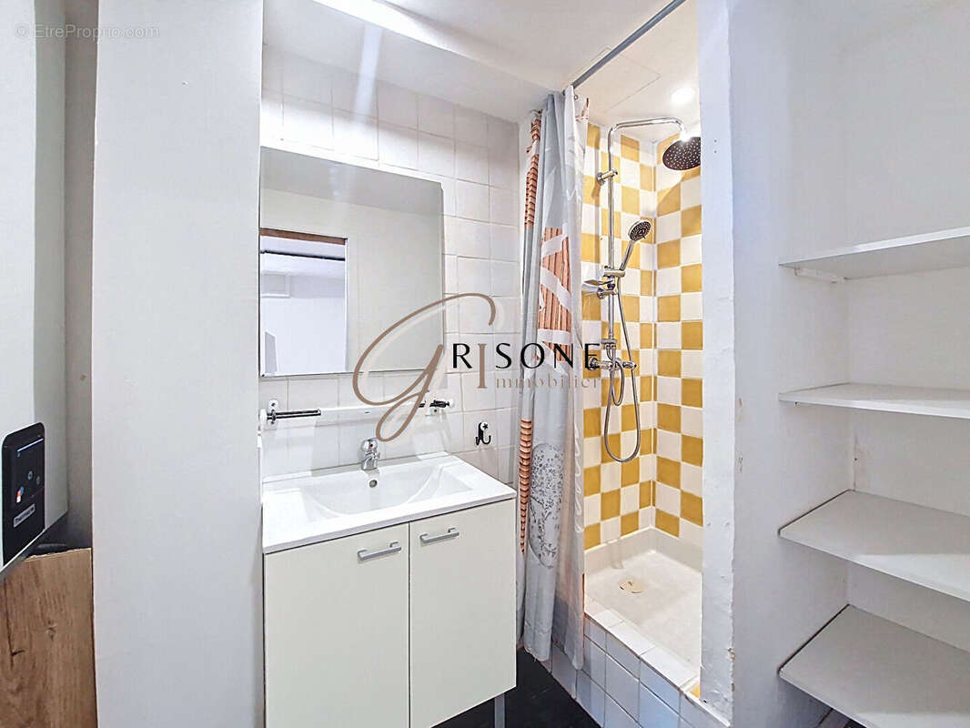 Appartement à SIX-FOURS-LES-PLAGES